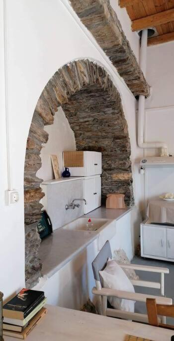 Naxos Mountain Retreat - Tiny House Build On Rock Appartement Koronos Buitenkant foto