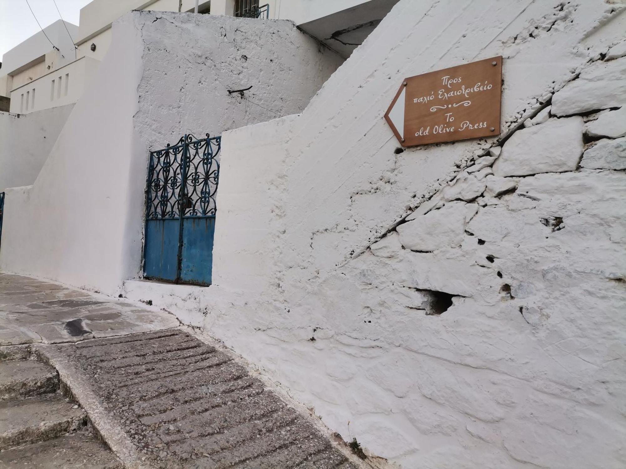 Naxos Mountain Retreat - Tiny House Build On Rock Appartement Koronos Buitenkant foto