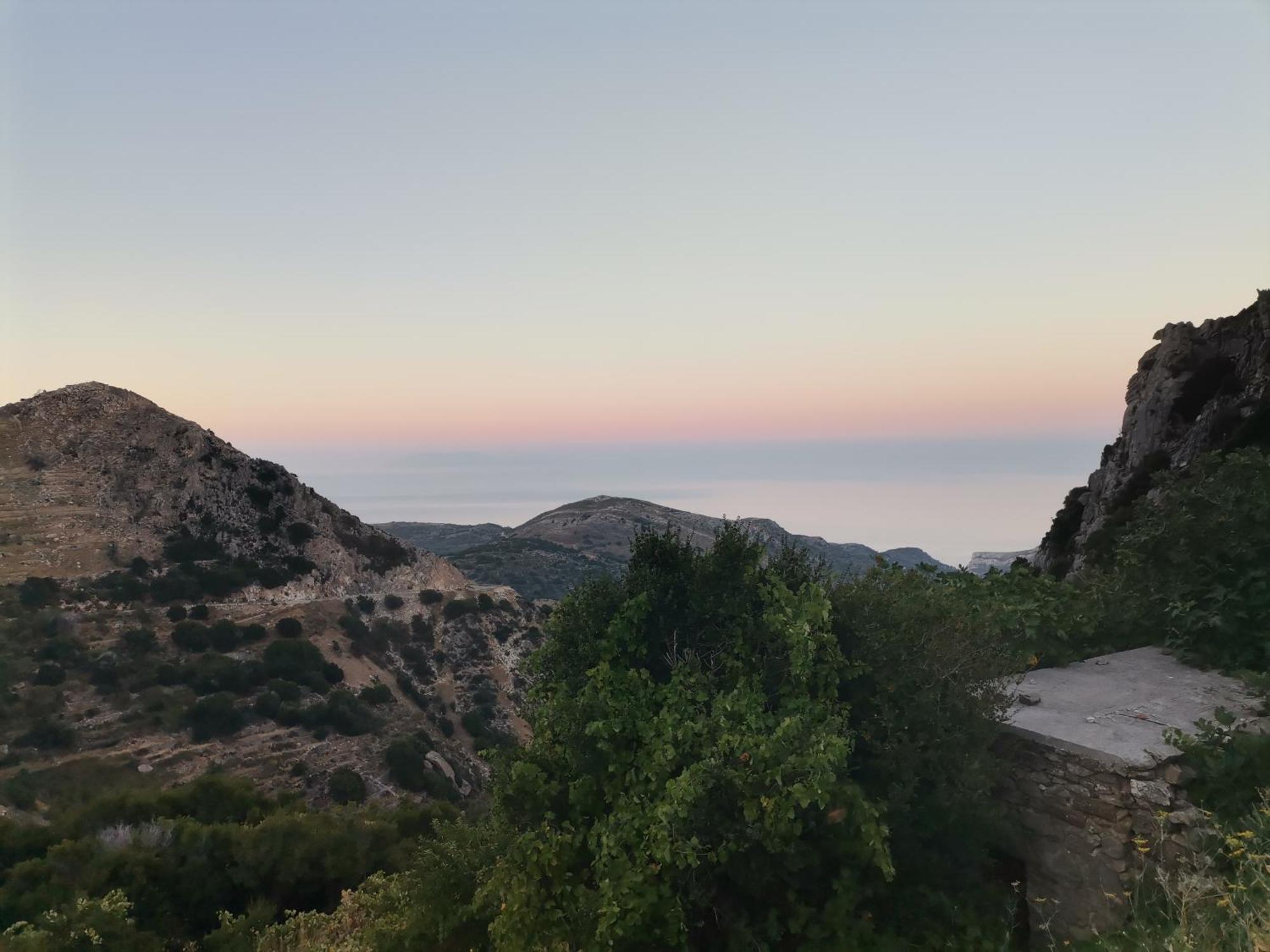 Naxos Mountain Retreat - Tiny House Build On Rock Appartement Koronos Buitenkant foto